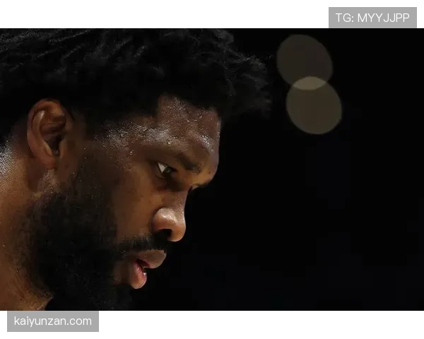 乔尔·恩比德随便一顿消费，把我一年工资按成零头