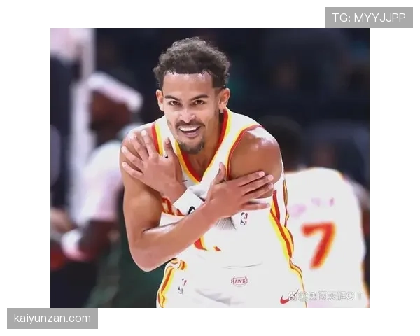 特雷·杨场下穿拖鞋逛商场，这松弛感真是他能打出手感的理由？